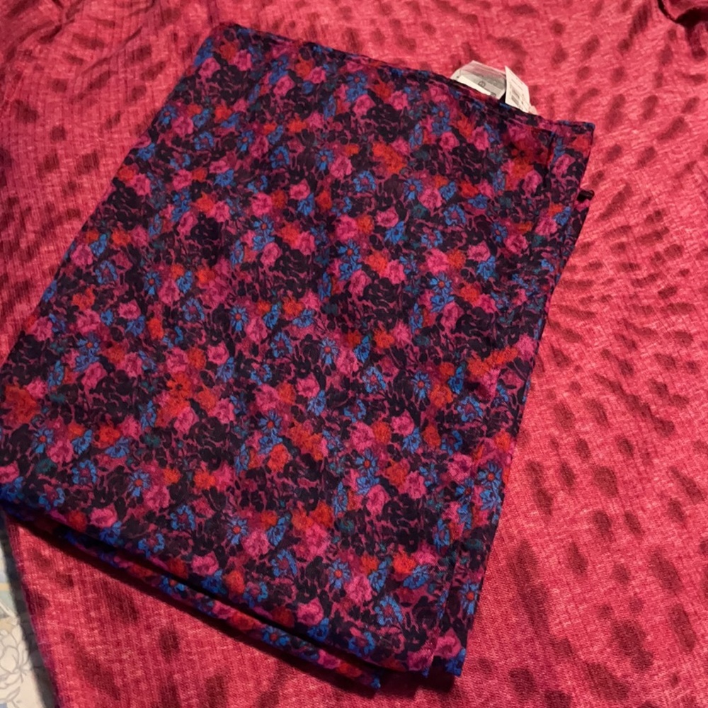 NWOT GAP Pink Floral Scarf 🧣 - Picture 5 of 5